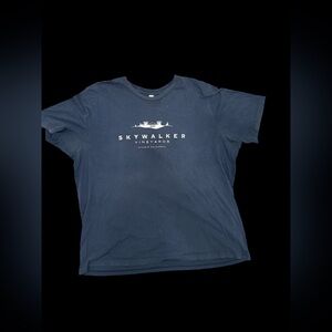 ✨Navy blue Skywalker Vineyards tee✨